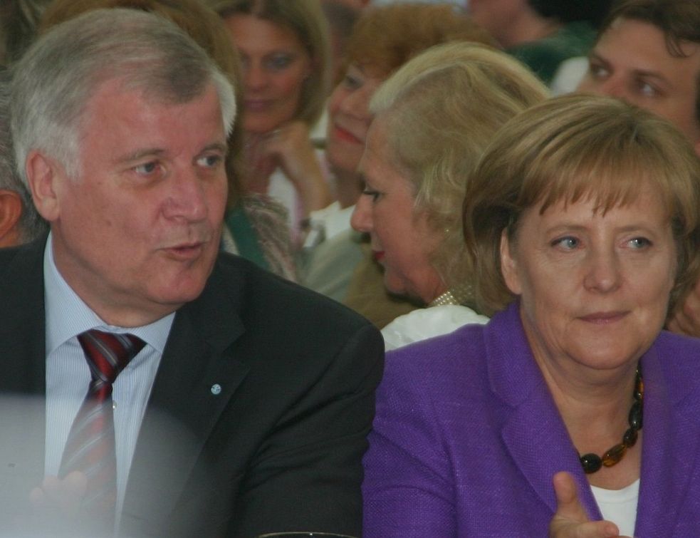 НЕСЛАГАЊЕ ОКО МИГРАНАТА: Хорст Зехофер понудио оставку Ангели Меркел 